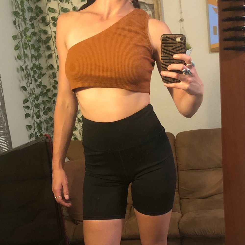 One shoulder Top